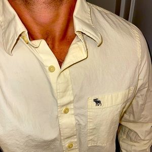 Abercrombie muscle button down. Fitted nicely, barely worn.